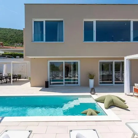 Villa Rovni Hills _ Panoramablick Ravni