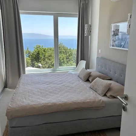 Rovni Hills _ Panoramablick Villa