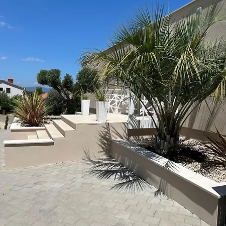 Rovni Hills _ Panoramablick Villa